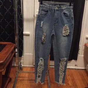 BOOHOO DISTRESSED JEANS SIZE 2
